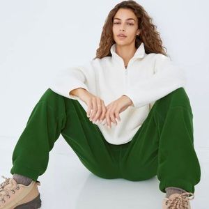 green Aritzia TNA Polo Fleece Jogger
